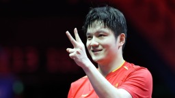 蝉联乒乓球男单冠军 樊振东每次都是战胜自己_fororder_xIyQcpEdvPGCtHrb