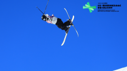 自由式滑雪大跳台世界杯北京站开赛 刘梦婷、韩林杉晋级决赛