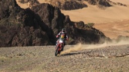 达喀尔拉力赛第三赛段：西班牙车手沙雷纳摩托车组夺魁