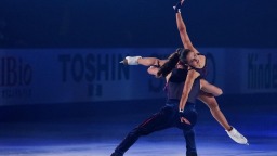 世界花样滑冰大奖赛日本站：表演滑举行