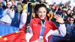 谷爱凌：希望年轻女性勇敢追梦、迎接挑战