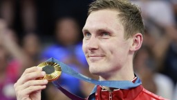 羽毛球奥运冠军安赛龙宣布退役