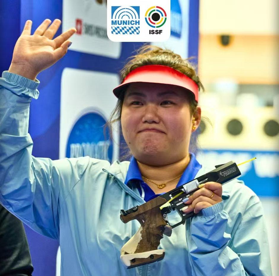 孙瑜洁勇夺射击世界杯三连冠