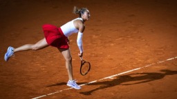 郑钦文不敌高芙 无缘WTA1000罗马站女单决赛