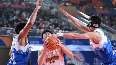 CBA常规赛：新疆伊力特胜江苏肯帝亚