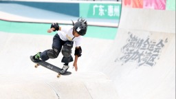 全天综合：“小孩姐”破纪录 乒乓赛场开启“神仙打架”