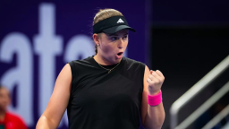 WTA年终总决赛：阿尼西莫娃逆转挺进半决赛