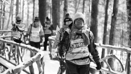 全国冬季徒步大会闭幕