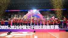 上海队时隔25年再度问鼎女排超级联赛