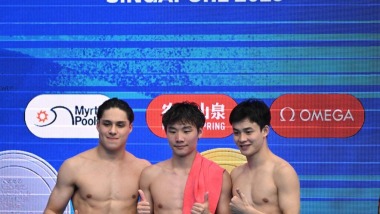游泳世锦赛——郑九源、严思宇分获男子一米板冠、季军