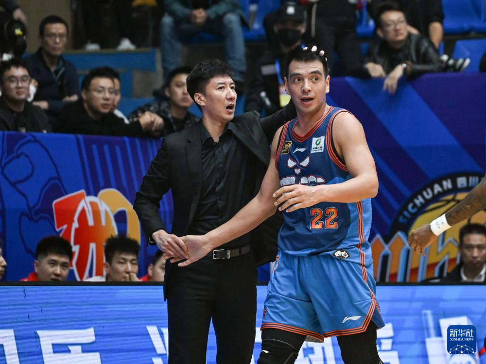 CBA常规赛：四川丰谷酒业不敌浙江方兴渡