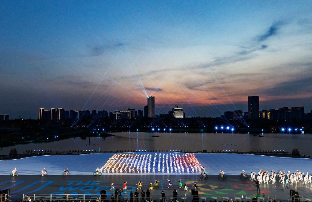 以湖岸为媒 展缤纷画卷——成都世运会开幕式亮点解读