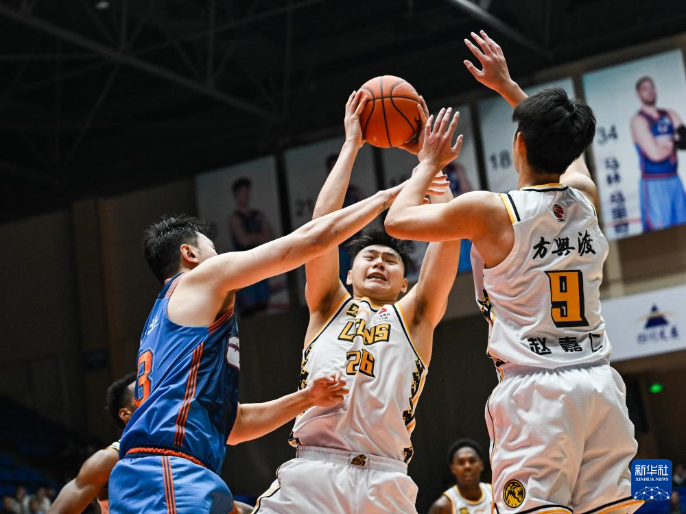 CBA常规赛：四川丰谷酒业不敌浙江方兴渡