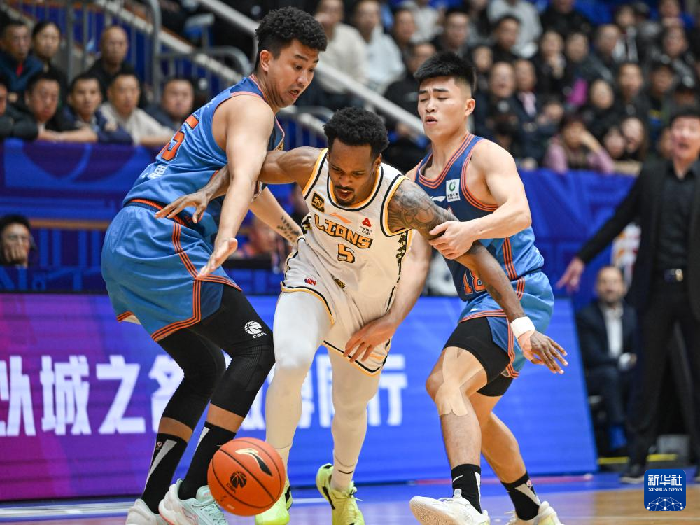 CBA常规赛：四川丰谷酒业不敌浙江方兴渡