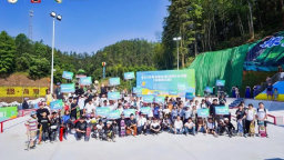 户外产业渐成县域经济发展新能源_fororder_8b7d90adgy1i16xft762sj20rs0fmgqb