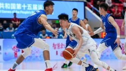 全运会男篮比赛：周琦和胡金秋“双塔”优势明显 争冠热门四川队大胜对手