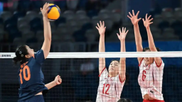 十五运女排U18小组赛：小将交“学费” 老帅迎离别