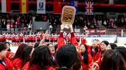 U18女冰世锦赛：中国队全胜夺冠 首次升入甲级A组