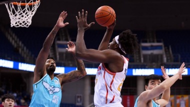 CBA常规赛：深圳马可波罗胜青岛崂山啤酒