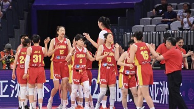 女篮亚洲杯季军赛：中国队对阵韩国队