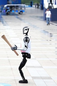 火炬上天，“夸父”接棒 十五运会火炬四城同传燃动湾区