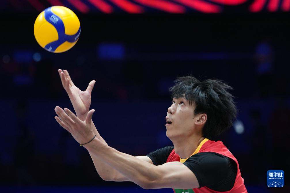 世界男排联赛（中国西安站）：中国队不敌日本队