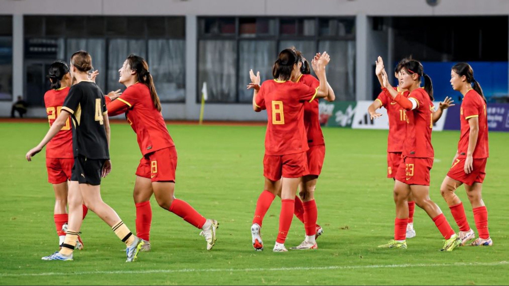 中国U17女足击败曼城U17女足 小组赛三战全胜晋级