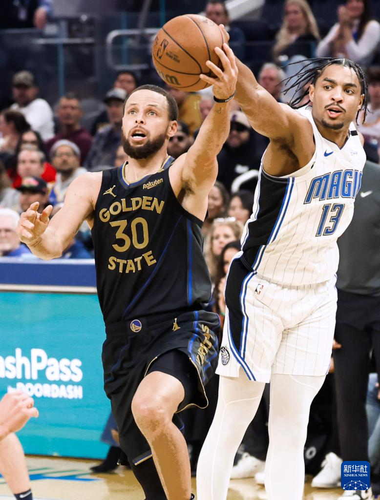 NBA常规赛：勇士胜魔术