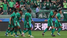 中超综合：成都队13分领跑 董方雨二度“主哨”