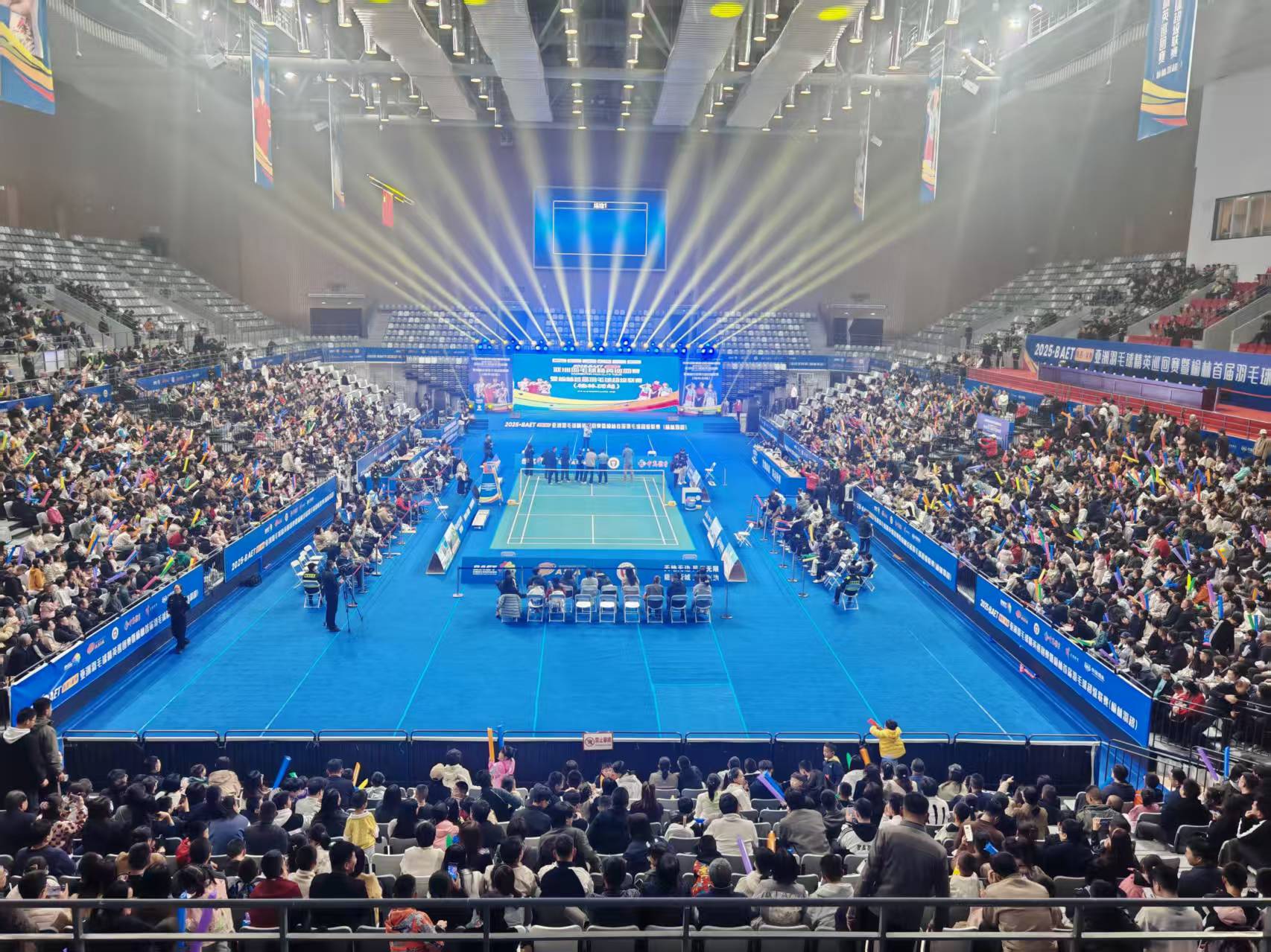 业余选手与世界冠军同台竞技,打造榆林城市体育新名片——2025亚洲羽毛球精英巡回赛榆林站暨榆林羽超圆满收官