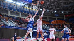 CBA常规赛：深圳马可波罗胜新疆伊力特