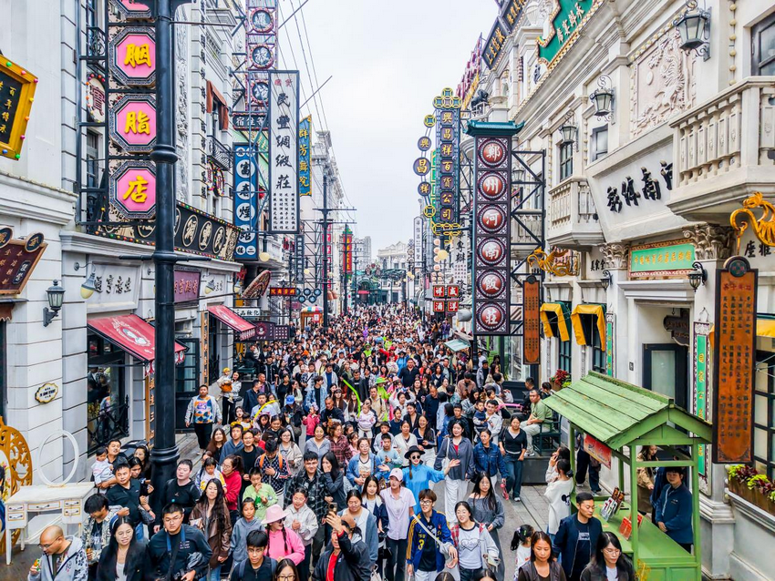 场景赋能 服务升温 建业文旅口碑客流“双节”双丰收_fororder_图片1