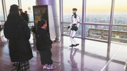 “河南造”人形机器人首次应用于文旅场景 这个“小益”不简单