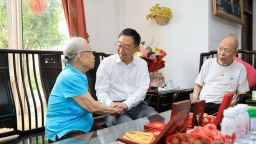 河南省委书记刘宁“七一”前夕走访慰问老党员老战士