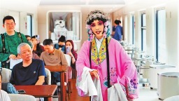 行李不用搬 “酒店”跟着跑 银发专列：助力老“游”所乐
