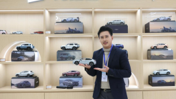 【2025打卡中国】中老“立体互联”有多硬核？老挝网红在郑州亲眼见证