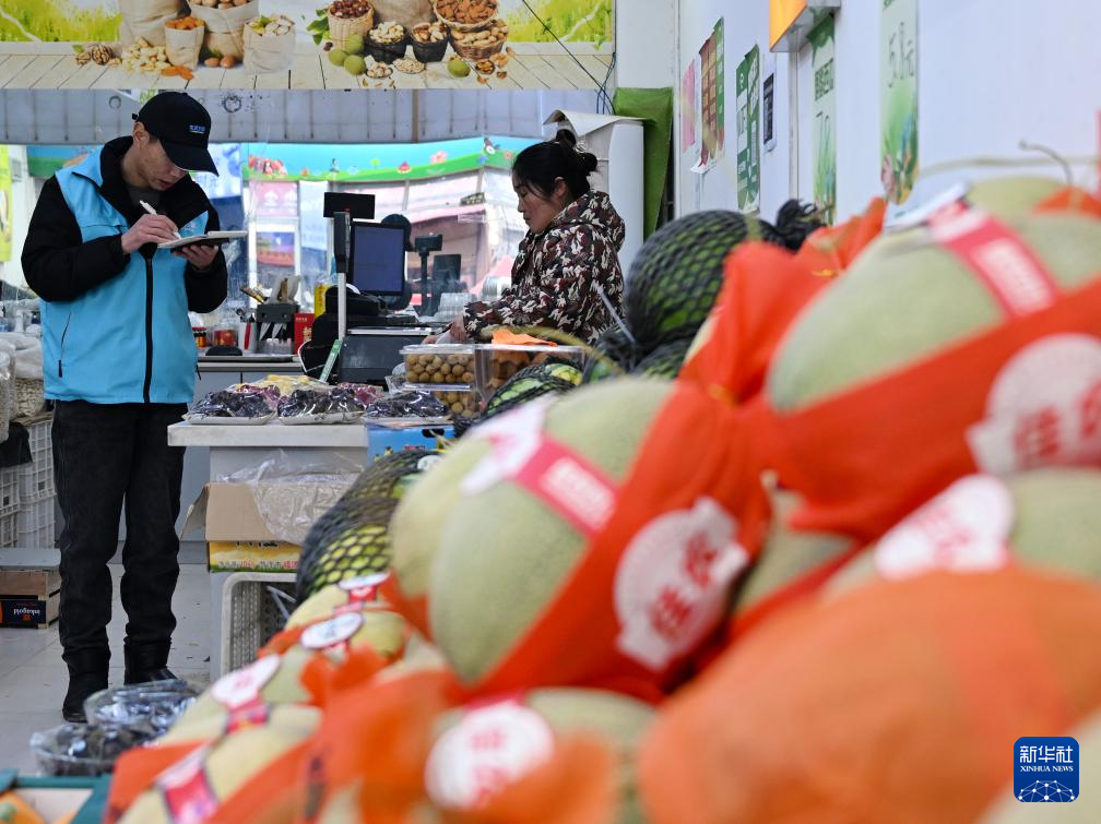 新春走基层丨乡村“跑腿员” 把过年的“牵挂”送回家_fororder_20260212ddf34a1276f0441cbaaf99e3e071a424_2026021207a33e84f47a4dfdb5f9ab83dba0e0c6