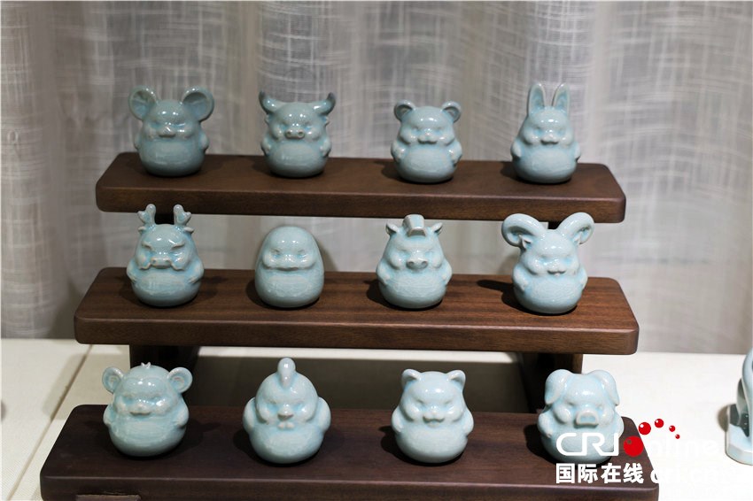 两岸媒体人共赏千年汝瓷 技艺传承促文化交流_fororder_微信图片_20251020081415