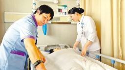 避免一人住院全家忙乱 “免陪照护”运行月余效果如何