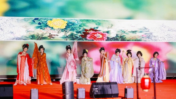 牡丹映芳华 全国多所高校学子齐聚洛阳共展华服风采