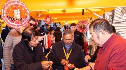 “豫”见中国年 | 多国驻华使节及家人在郑州磨街文创园感受城市新活力