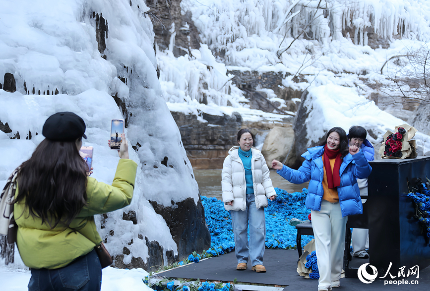 河南焦作：冰雪经济引客来_fororder_LOCAL1769475051679DKBR12IPXA