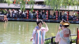 河南开封：假期旅游热