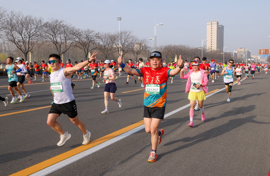 赴安马 读殷商！2.6万名跑者解锁“有文化的马拉松”_fororder_LOCAL177417661249648XE173MJV