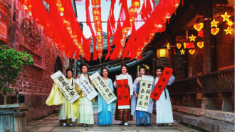 信阳市商城县：月满逗街承非遗 烟火盛会旺文旅