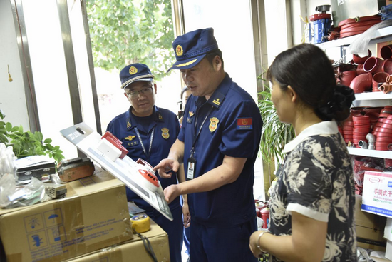 开封杞县消防救援大队开展消防器材假冒伪劣产品突击检查 筑牢安全防线_fororder_图片1