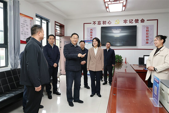 河南省委书记刘宁深入许昌市鄢陵县魏都区宣讲党的二十届四中全会精神_fororder_1027shuji_s