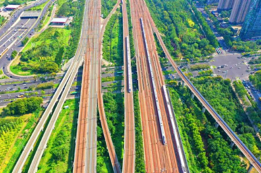 国铁集团郑州局8天发送旅客660万人 单日旅客发送量破纪录