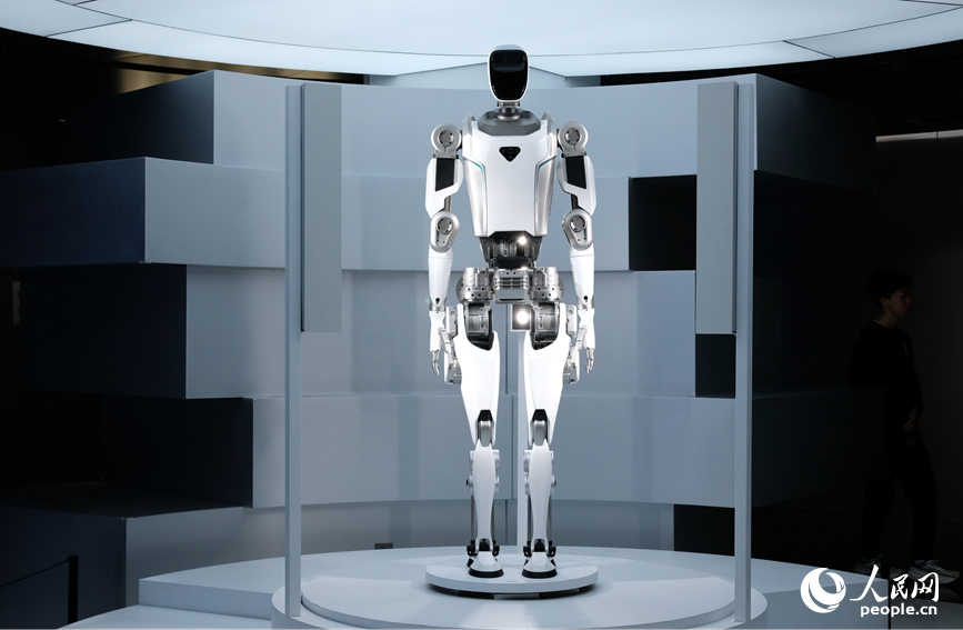 郑州机器人训练场：让“出厂新手”变“岗位能手”_fororder_LOCAL1773197662589BR7HFFTKQF