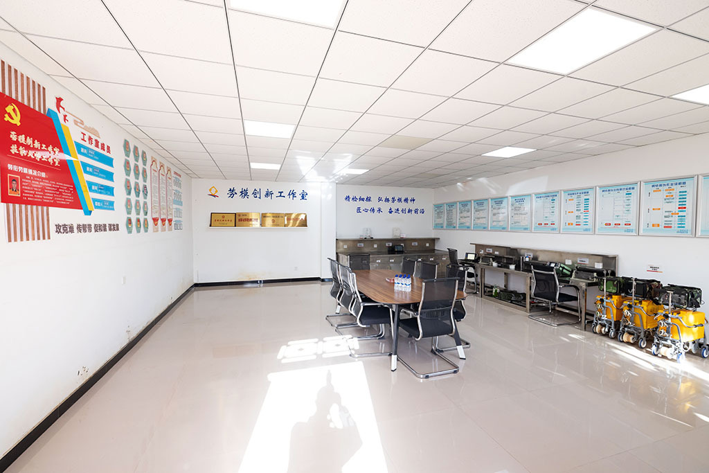 【中国梦·大国工匠篇】徐鹏：24年躬耕毫厘间 当好钢轨“把脉问诊”人